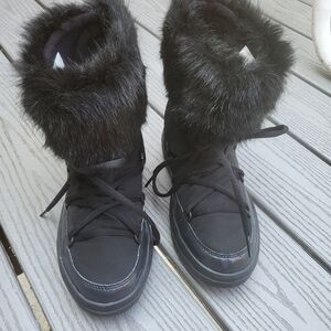 CROCS  Lodge Point Black Faux Fur Winter Boots